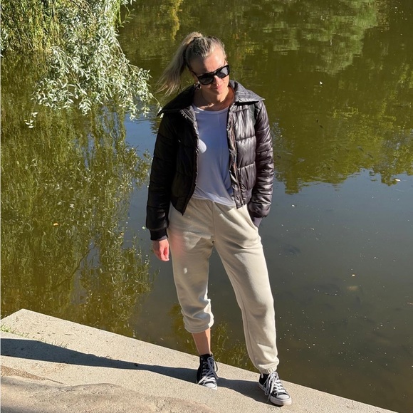 Meet your Posher, Anne - Picture 2 of 3